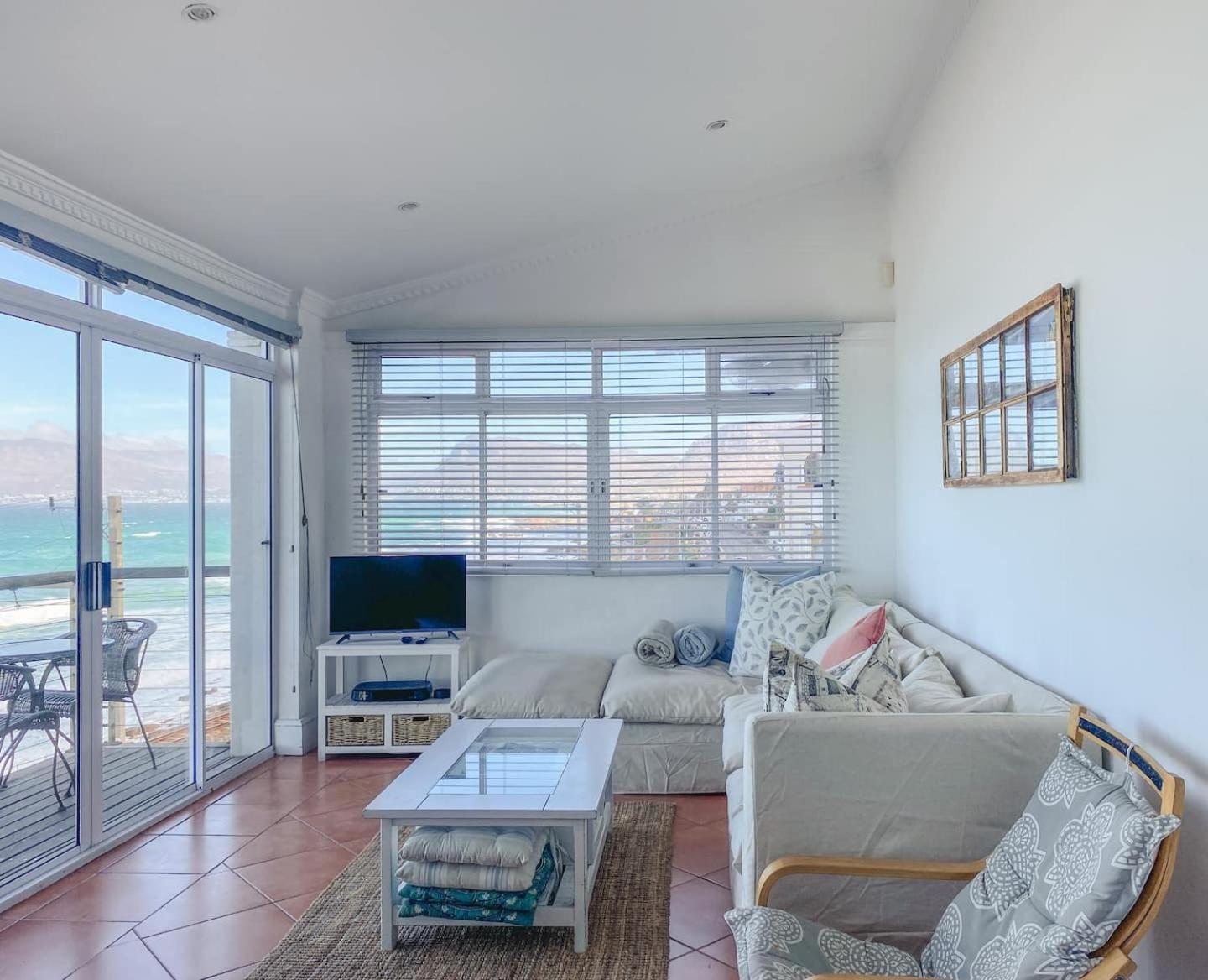 Oceanfront Penthouse By Open Home Мюзенберг Екстериор снимка