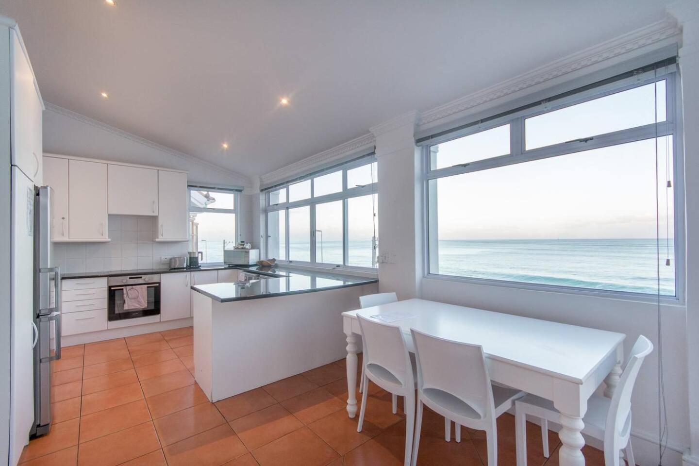 Oceanfront Penthouse By Open Home Мюзенберг Екстериор снимка
